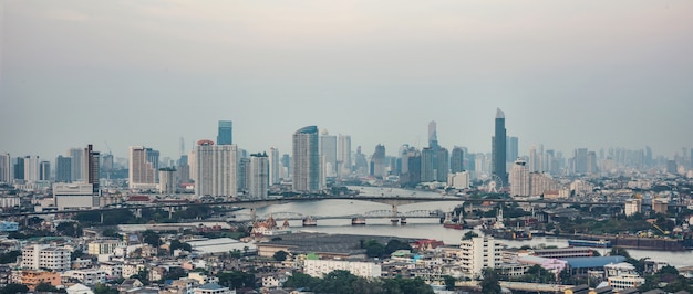 Torre de construcción de la ciudad de Bangkok