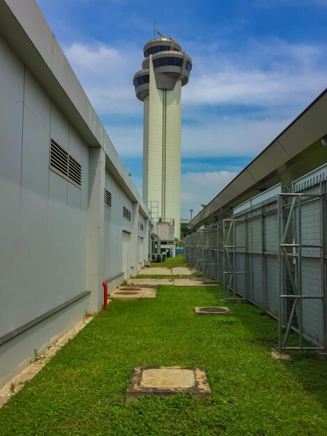 Foto torre de control de tráfico aéreo aeropuerto de ho chi minh