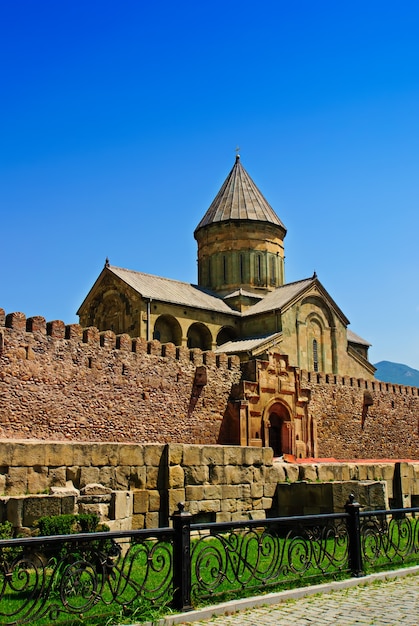 Torre da antiga igreja ortodoxa Sveticxoveli em Mtsheta, Geórgia