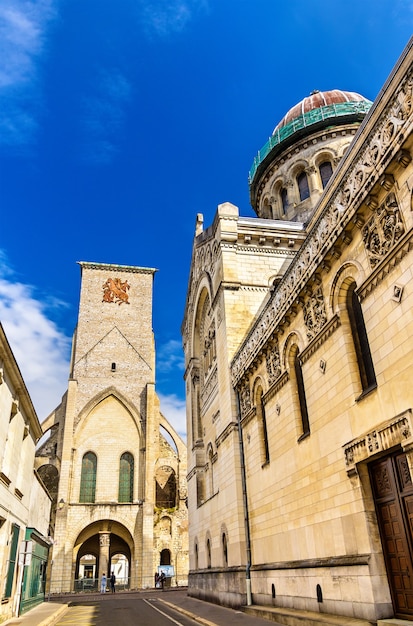 Torre da Basílica de São Martinho e Carlos Magno em Tours - França