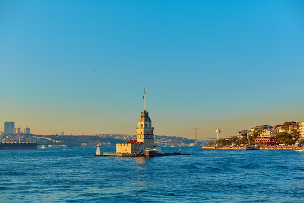 Torre da donzela no estreito do Bósforo. Um dos símbolos da cidade de Istambul.