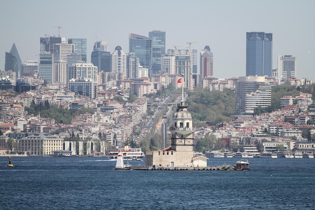Torre das donzelas no Estreito de Bósforo Istambul