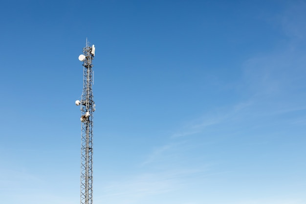 Torre de antena para comunicação