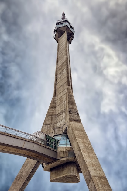 Torre de Avala, torre de tv de televisão na montanha Avala, Belgrado, Sérvia.