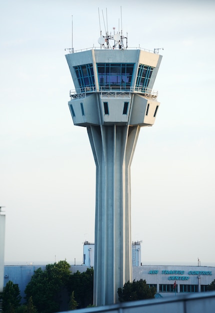 Foto torre de controle de um aeroporto