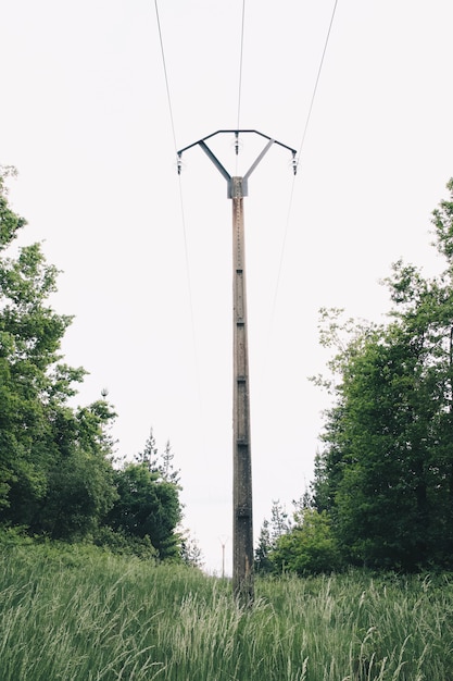 Foto torre de eletricidade na montanha