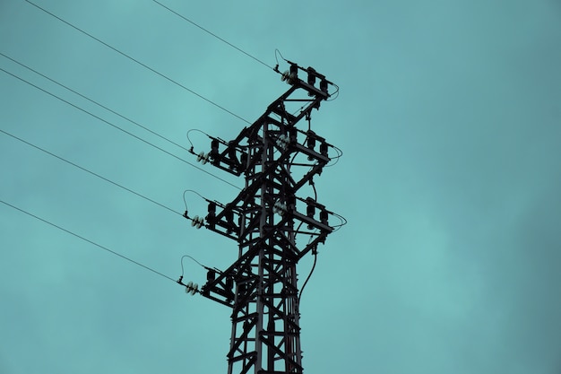 Foto torre de eletricidade no céu