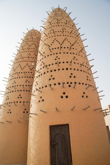 Torre de ninho de pássaro tradicional