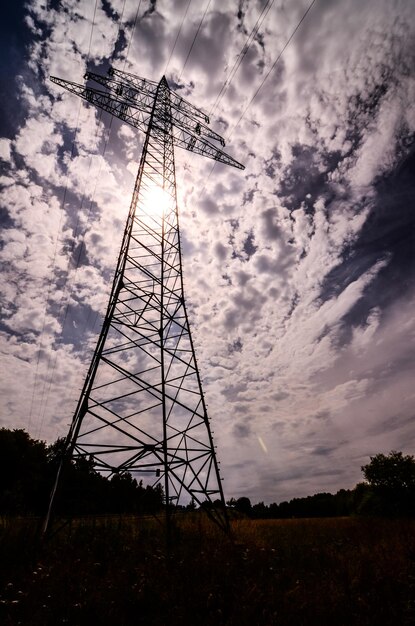 Torre de transmissão elétrica de alta tensão