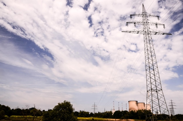 Torre de transmissão elétrica de alta tensão