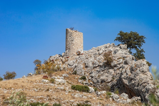 Torre de vigia histórica dos tempos árabes em Granada