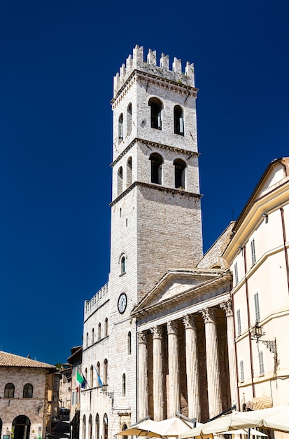 Torre del popolo em assisi umbria, itália