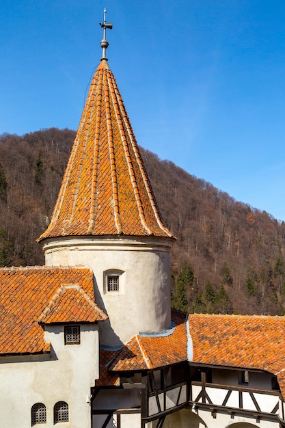 Foto torre do castelo de drácula em bran, romênia