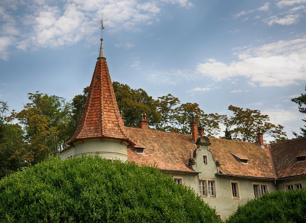 Torre do Palácio de Shoenborn perto de Chynadiyovo Ucrânia