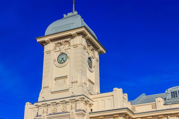 Torre do relógio da estação ferroviária de Vitebsk em São Petersburgo Rússia