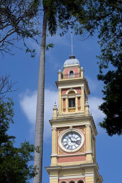 Torre do relógio da histórica estação de trem