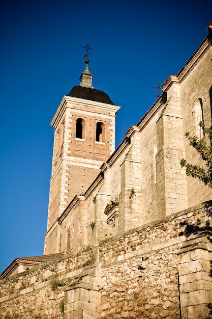 Torre do sino da igreja, paisagem rural, Espanha