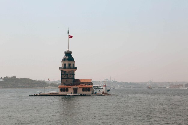 La Torre de la Doncella, Estambul, Turquía Kz Kulesi también conocida como la Torre de Leander (Torre de Leandros)