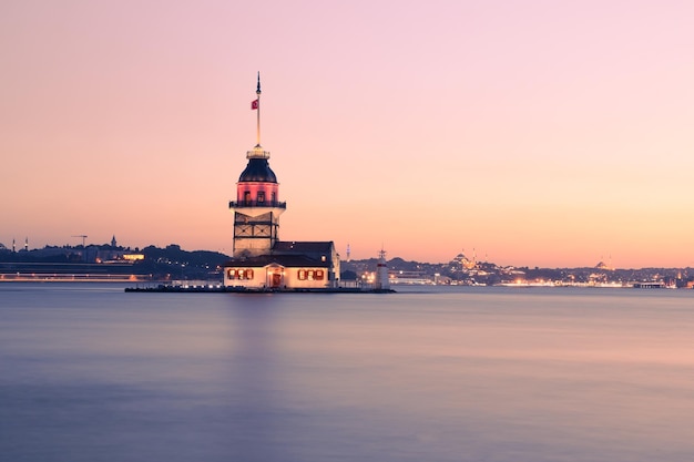 Torre de las doncellas en Estambul Turquía