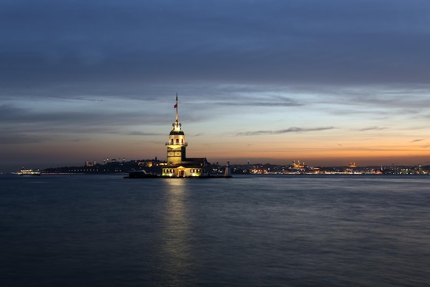 Torre de las doncellas en Estambul Turquía