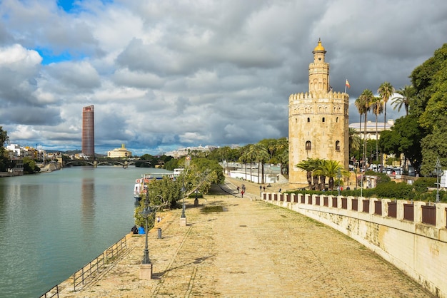 Torre Dourada em Sevilha, a capital da Andaluzia