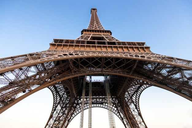 Torre Eiffel desde abajo