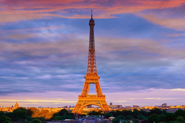 Torre eiffel ao pôr do sol paris frança