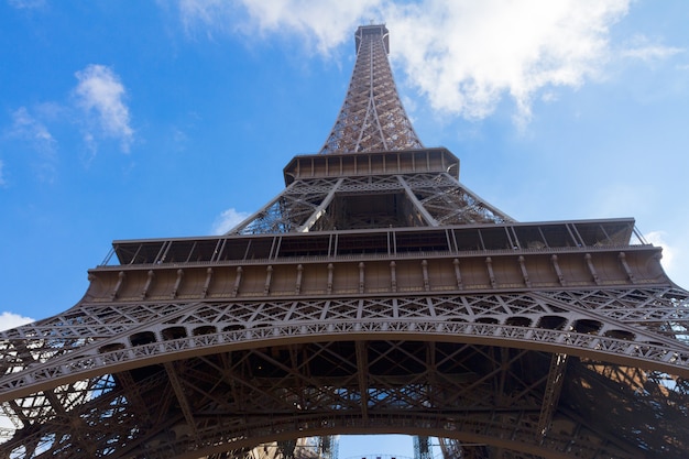 Torre Eiffel em dia de sol perto, Paris, França