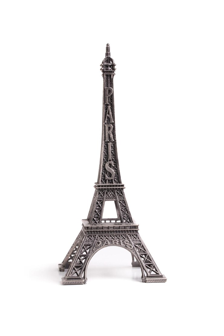 Foto torre eiffel hecha en parís con un fondo blanco