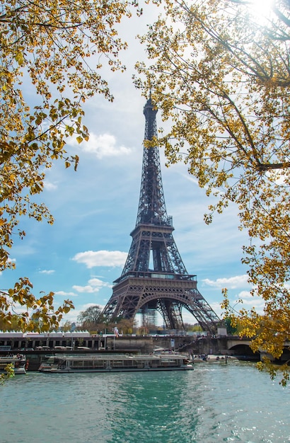 Torre Eiffel linda foto de outono verão Foco seletivo