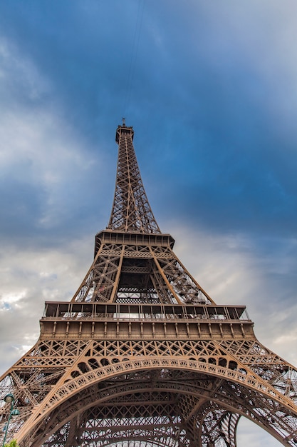 La torre eiffel en paris, francia