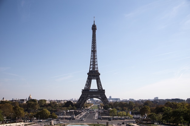 Torre Eiffel, símbolo de Paris, França. Melhores destinos de Paris na Europa