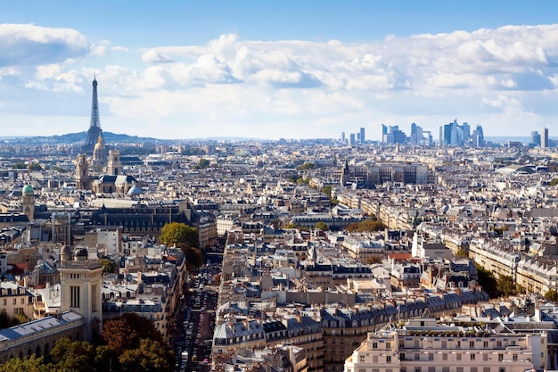 La torre Eiffel se ve desde lo alto de la torre Eiffel.