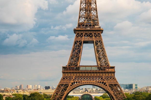 Foto la torre eiffel vista desde el trocadero en parís