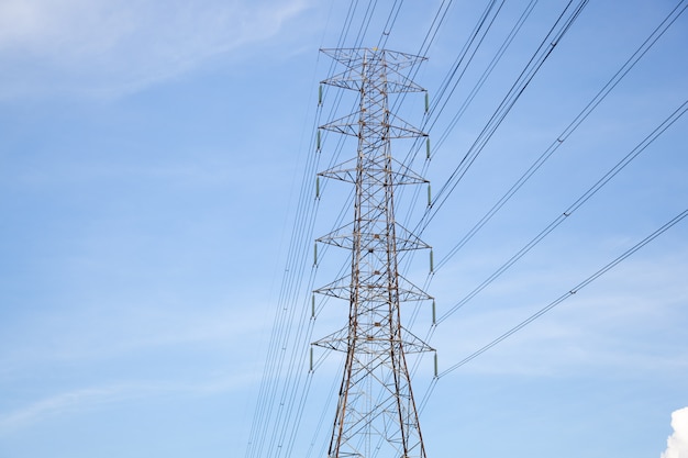 Torre de electricidad de alto voltaje