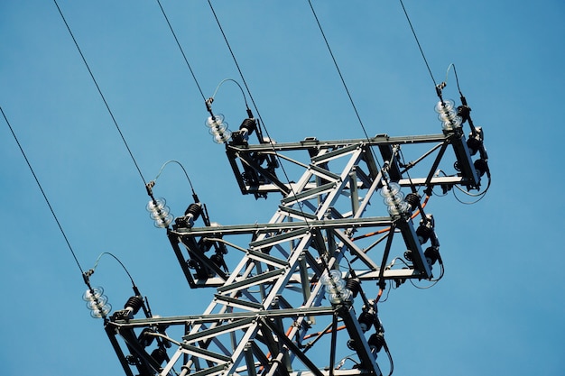 torre de electricidad en el cielo