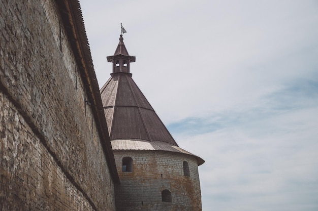 Foto la torre de la fortaleza oreshek en rusia