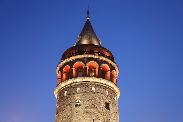 Torre de Galata en la ciudad de Beyoglu Estambul Turquía