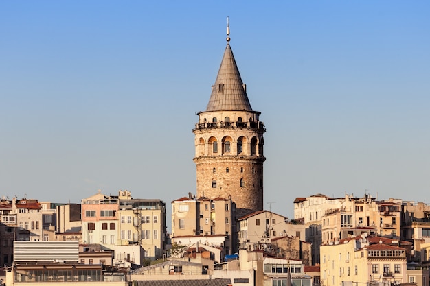 La Torre de Galata (Galata Kulesih) ÃƒÂ ¢ Ã‚Â € Ã‚Â ”llamada Christea Turris por los genoveses es una torre de piedra medieval en Estambul, Turquía