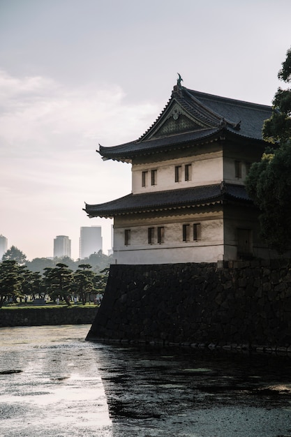 Torre de guardia en el Palacio Imperial de Tokio en Tokio