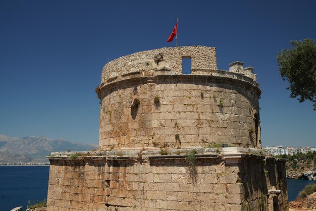 Torre Hidirlik en el casco antiguo de Antalya Turkiye