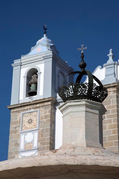 Torre de la iglesia de St Antons en Évora, Portugal