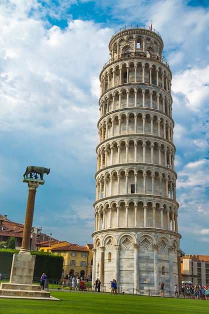 Torre inclinada de pisa italia