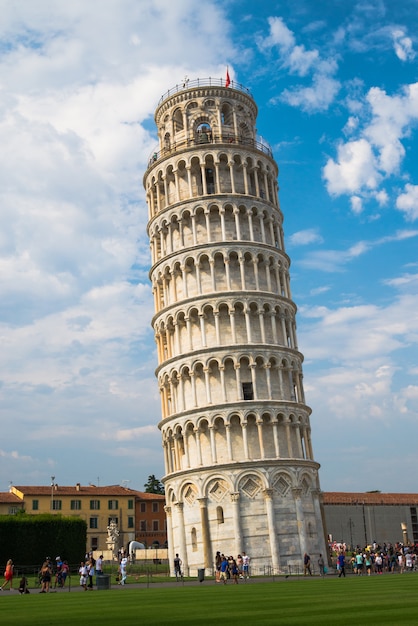 Torre inclinada de pisa italia