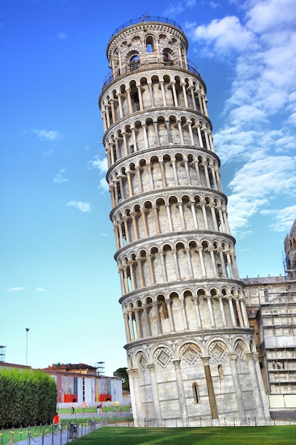 Torre inclinada en pisa, italia