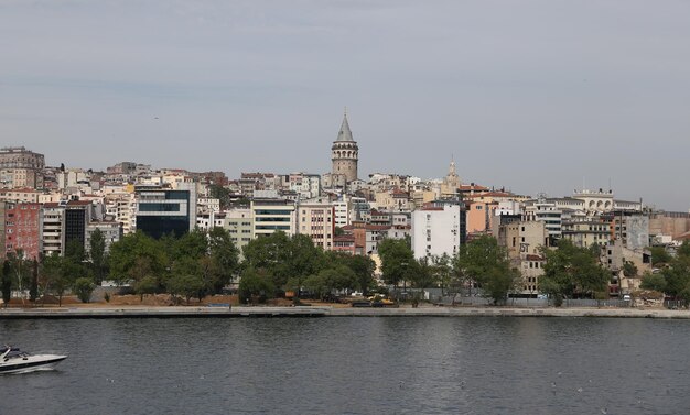 Torre Karakoy y Galata en la ciudad de Estambul