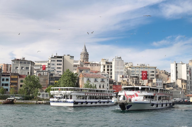 Torre Karakoy y Galata en la ciudad de Estambul