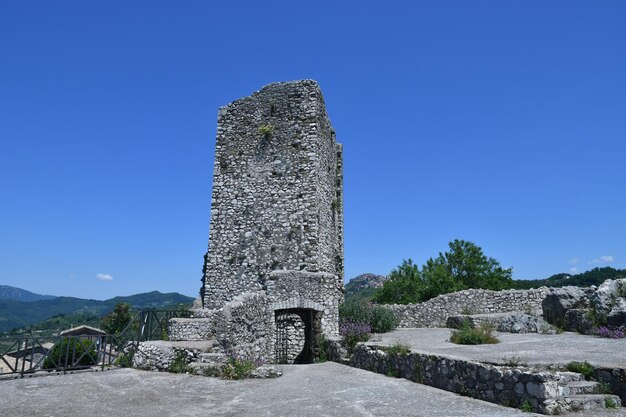 Una torre medieval en Olevano Romano, un pueblo en la provincia de Roma, Italia