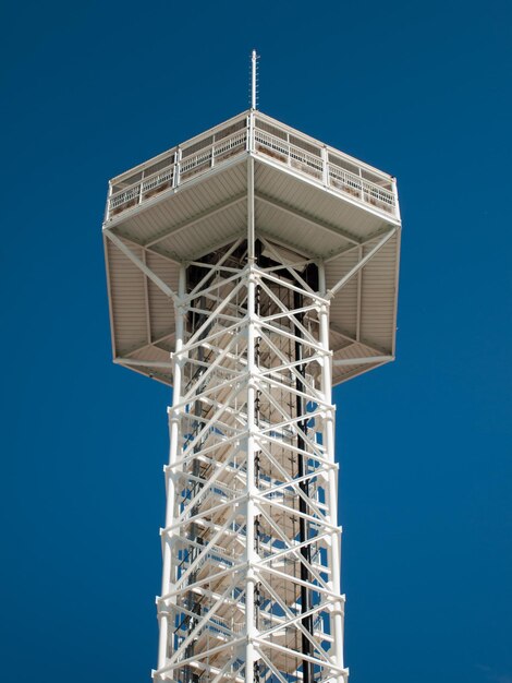 Torre de observación en el parque temático Elitch Gardens en Denver, Colorado.