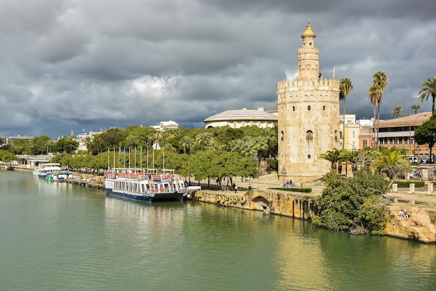 Torre del Oro en Sevilla la capital de Andalucía